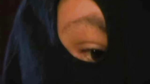امرأة سمراء فاتنة مزيت الصدر افلام جنس مصري كبيرة تنشغل بمص الديك
