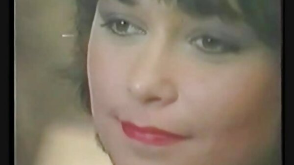تقدم العاهرة اليابانية المحترفة افلامجنس مصري مياما أوي العديد من العملاء المتعطشين للجنس
